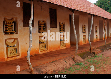 Reliefs im historischen Museum von Abomey aus Dahomey-Dynastie, Benin, Afrika Stockfoto