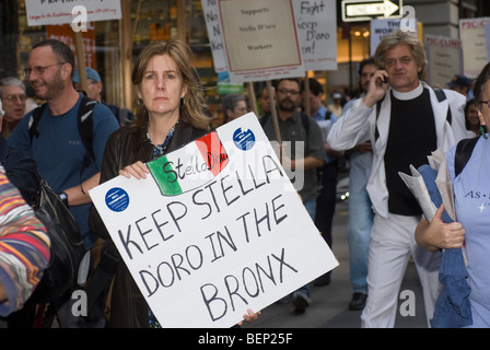 Arbeitnehmer aus der Stella d ' Oro Biscuit Company und ihre Unterstützer März in New York Stockfoto