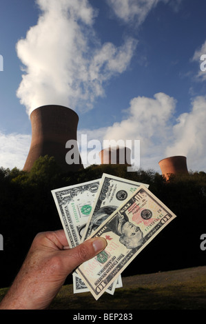 Energie-Preissteigerungen mit US-Dollar und Kraftwerk dargestellt Stockfoto