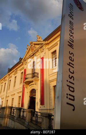 Berlin. Deutschland. Fassade des alten Museums Berlin, heute Teil des jüdischen Museums. Stockfoto