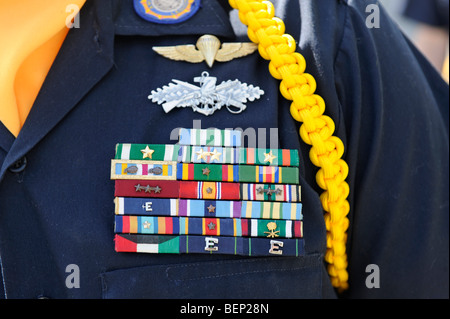 Militärischen veteran tragen Dekorationen auf einheitliche Kleidung Stockfoto