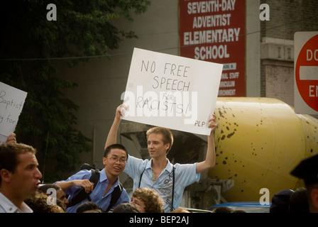 Brooklyn Tech Studenten Zähler Protest Mitglieder der Westboro Baptist Church in New York Stockfoto