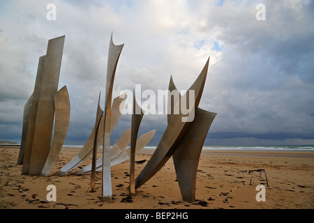 Die WW2 amerikanischen d-Day Landung Omaha Beach Denkmal Les Braves am Strand von Saint-Laurent-Sur-Mer bei Sonnenuntergang, Normandie, Frankreich Stockfoto