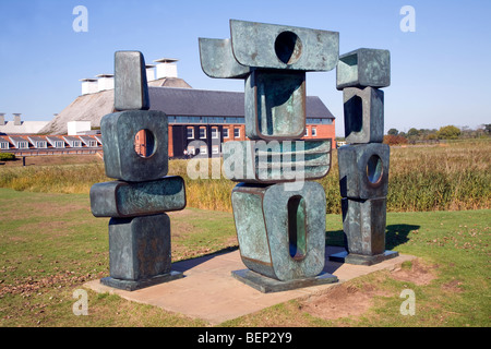 Bronzeskulptur 1970, "The Family of Man", Barbara Hepworth, Snape Maltings, Suffolk, England Stockfoto