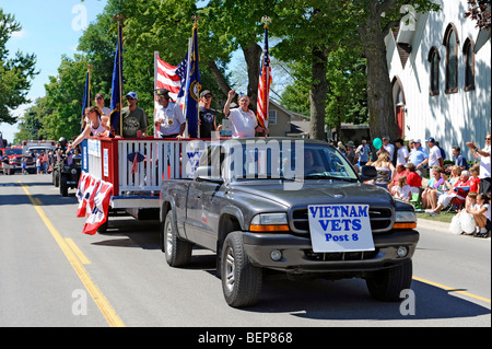 Vietnam-Veteranen in Jeep in patriotischen Parade Stockfoto