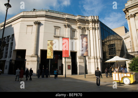 Der Sainsbury-Flügel der National Gallery am Trafalgar Square in London, England UK Stockfoto