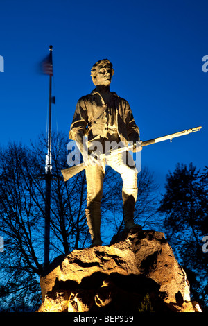 Statue von Lexington Minuteman in der Abenddämmerung, Lexington, Massachusetts USA Stockfoto