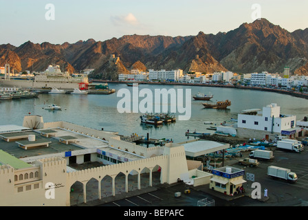 Blick über Hafen und Fischmarkt. Muscat, Oman Stockfoto