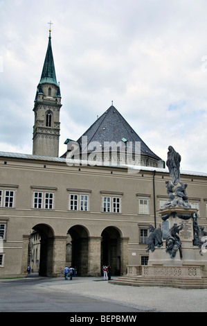 Marienstatue am Domplatz, Salzburg, Österreich Stockfoto