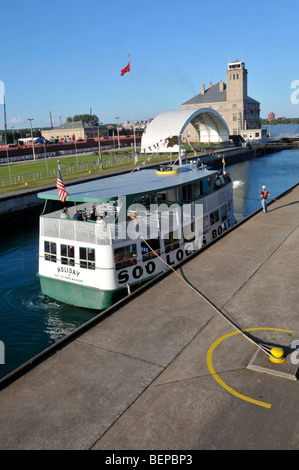 so tritt Schlösser Tourenboot so sperrt Sault Ste Marie Michigan Stockfoto