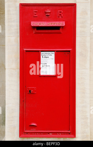 Briefkasten in einer Wand, Oxford, England, UK Stockfoto