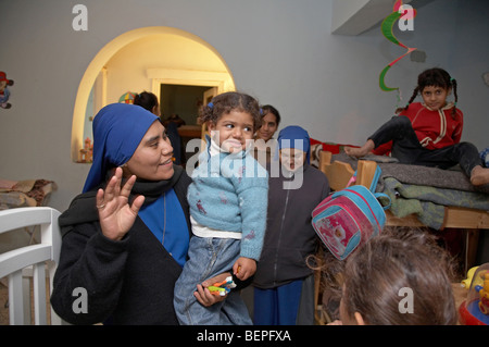 Elternhaus und Schule für Waisenkinder und benachteiligte Kinder von Christian Coptic Hintergrund, befindet sich im Marriot Villa Ägypten Kinder Stockfoto