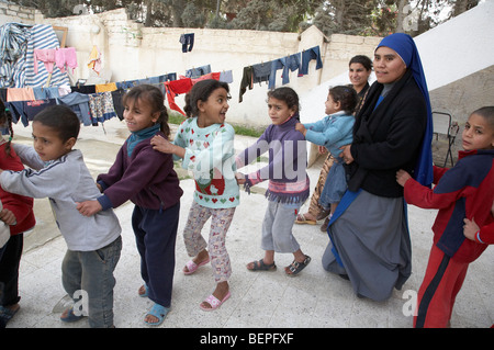 Elternhaus und Schule für Waisenkinder und benachteiligte Kinder von Christian Coptic Hintergrund, befindet sich im Marriot Villa Ägypten Kinder Stockfoto