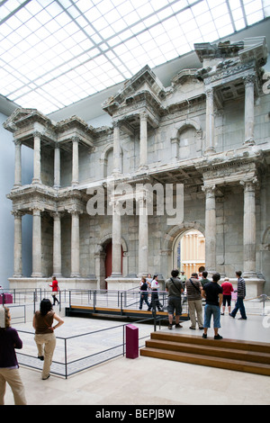 Markttor von Milet, römische Arbeit (120 n. Chr.), Pergamon Museum, Berlin, Deutschland Stockfoto