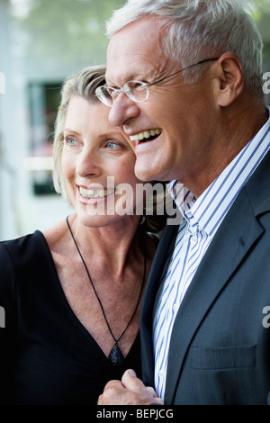 Älteres Paar, umarmen Stockfoto