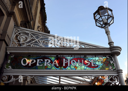 Das Opera House neben der Musikhochschule in Buxton Derbyshire UK - Foto von Simon Dack Stockfoto