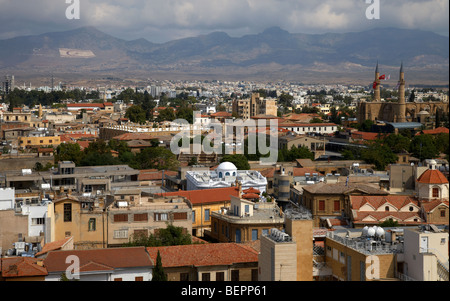 Luftbild vom südlichen Nikosia über nördlichen Türkisch kontrollierten Nikosia in Zypern Nicosia lefkosia Stockfoto