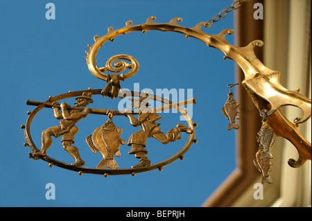 Ladenschilder Messing - (Győr) Györ Ungarn Stockfoto