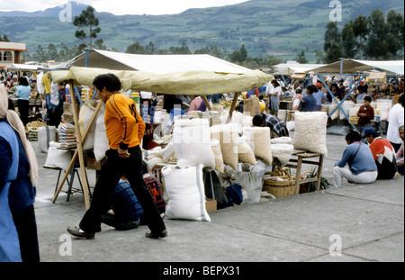 Reis und Nudeln stall, lokale Hochland Ecuador Markt. Stockfoto