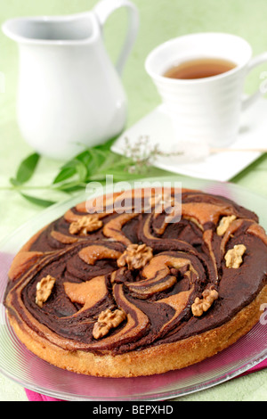 Kakao-Tarte mit Walnüssen. Rezept zur Verfügung. Stockfoto