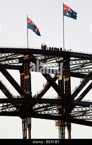 Menschen Wallking am oberen Rand der Sydney Harbour Bridge, NSW, Australien Stockfoto