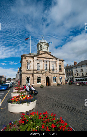 Kelso Scottish Borders - Stadthaus oder Rathaus und Tourist Information Center-Marktplatz Stockfoto