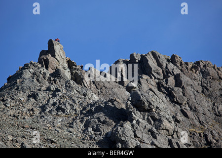 Wanderer auf dem Gipfel der Sgurr Nan Gillean, Cuillin Hills, Isle Of Skye, Schottland Stockfoto