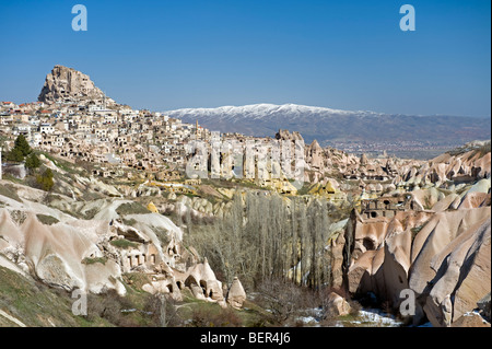 Uchisar Stadt in Göreme Tal, Cappadocia Türkei Stockfoto
