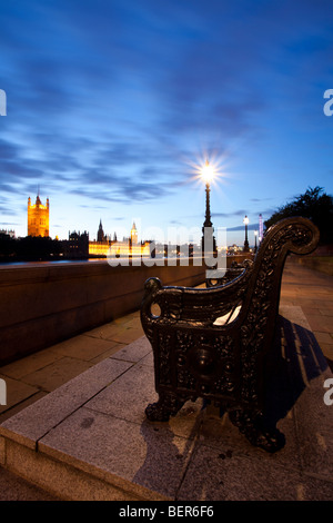Nacht Schuss von den Houses of Parliament von Albert Embankment, London Stockfoto