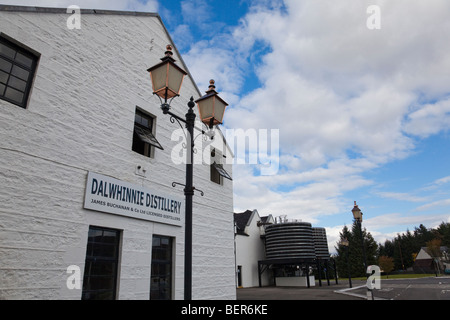 Dalwhinnie Distillery, Weitwinkel Stockfoto