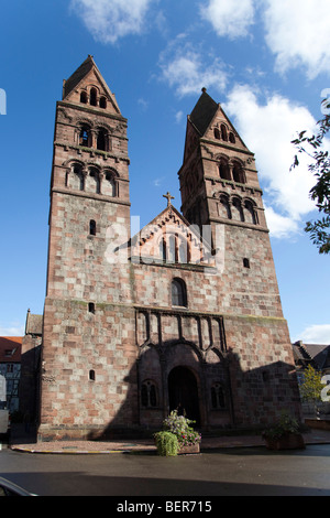 Romanische Ste Foy Kirche (Eglise Sainte Foy) in Selestat Elsass Frankreich. Blauer Himmel, sonnig. 098657 Selestat Stockfoto