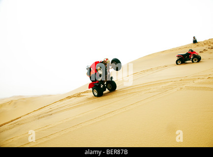 Quad fahren in Sanddünen, Swakopmund, Namibia Stockfoto