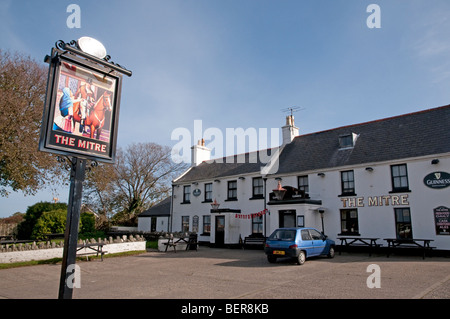 Das Mitre Pub in Kirk Michael, entlang der Route des Studiengangs TT Rennen auf der Isle Of man. Stockfoto