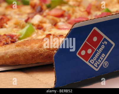 Ein Domino Pizza ist Bilder in Pizza-Schachtel Stockfoto