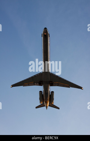 A Jet-Flugzeug landet auf dem O' Hare International Airport in Chicago. Stockfoto