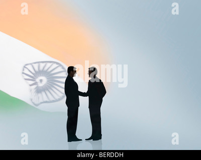 Geschäftsleute, die Hände schütteln Stockfoto
