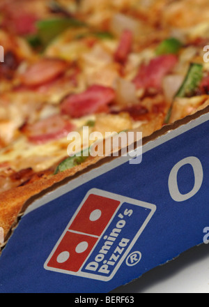 Ein Domino Pizza ist Bilder in Pizza-Schachtel Stockfoto