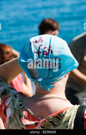 Frau trägt ein Kopftuch, feiert die Fête des Vendanges in Banyuls-Sur-Mer, Frankreich Stockfoto