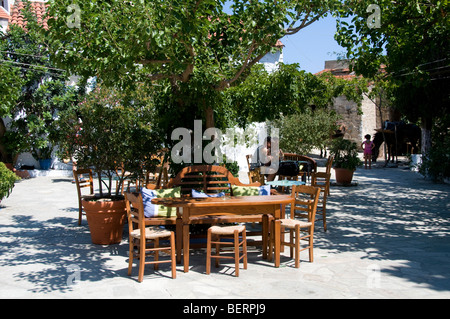 Hauptplatz der Altstadt oder Hora auf der griechischen Insel Alonissos, Sporaden, Griechenland Stockfoto