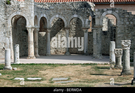 Ruinen der Kirche und dem Kloster des Hl. Johannes der Evangelist, Rab, Kroatien Stockfoto