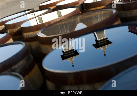 Ardbeg Whisky Brennerei Fässer, Isle of Islay, Schottland Stockfoto