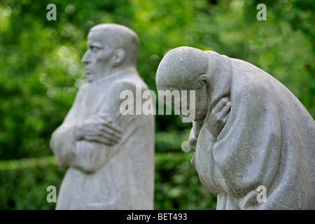 German First World War One Friedhof Vladslo, Belgien und WW1 Statue der trauernden Eltern von Berlin vom Künstler Käthe Kollwitz Stockfoto