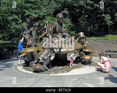 Alice im Wunderland, Skulpturen und Brunnen, Central Park, New York Stockfoto