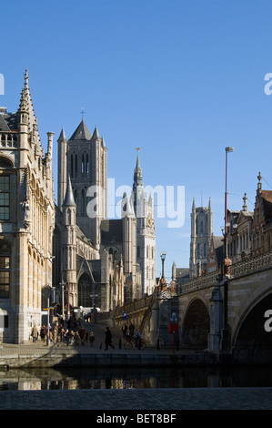 Blick auf die Türme der St.-Nikolaus-Kirche, Glockenturm und Saint Bavo Kathedrale, Gent, Belgien Stockfoto