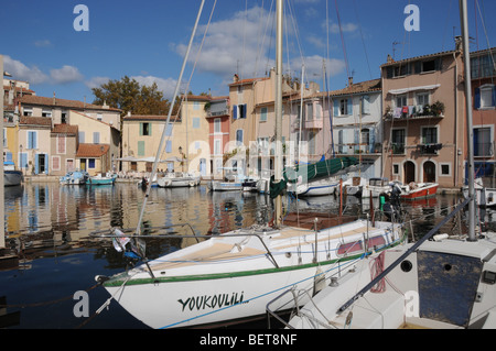 Am Kai und Hafen "Klein Venedig" la Venise Provençale, in der Nähe von Martigues im Süden von Frankreich. Stockfoto