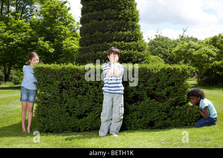 Kinder im Garten Stockfoto