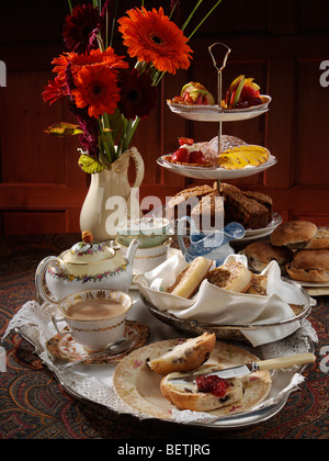 Nachmittags Tee und Kuchen Stockfoto