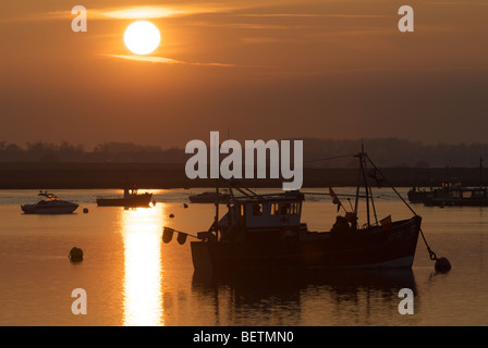 Sonnenuntergang über dem Fluß Deben, bawdsey Fähre, Suffolk, Großbritannien. Stockfoto