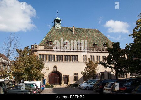 Traditionelle Architektur Gebäude, Weinkeller in Colmar Elsass Haut Rhin Frankreich 099566 Colmar Stockfoto