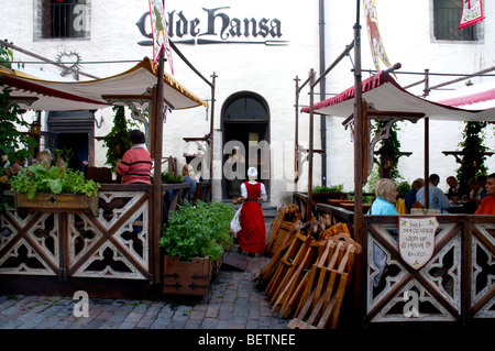 Eingang des "Olde Hansa", ein Restaurant im mittelalterlichen Stil in Tallinn, Estland Stockfoto